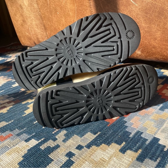 UGG Classic Clear Mini Boot Womens Size 7 - Picture 9 of 12